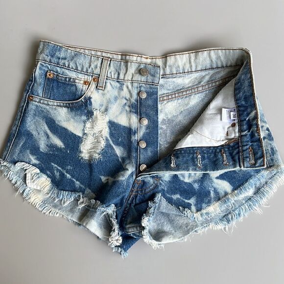 The Laundry  Room Distressed Acid-wash Denim Hot Shorts size 30 - Picture 4 of 11
